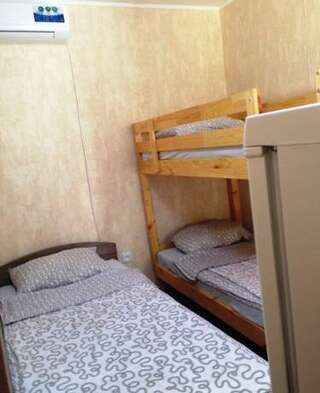 Гостевой дом Guesthouse-apartment Dzhigitskaya Сочи Бюджетный трехместный номер-1
